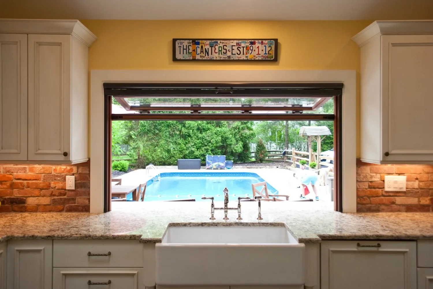 Commercial Kitchen Windows - -Aluminum alloy vertical folding window super