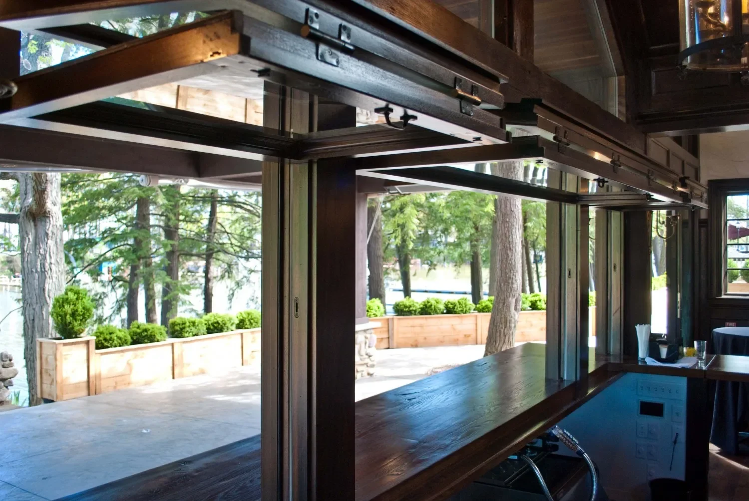 -Aluminum alloy vertical foldi - огляд і ціна Commercial Kitchen Windows